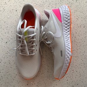 women’s nike revolution running shoes